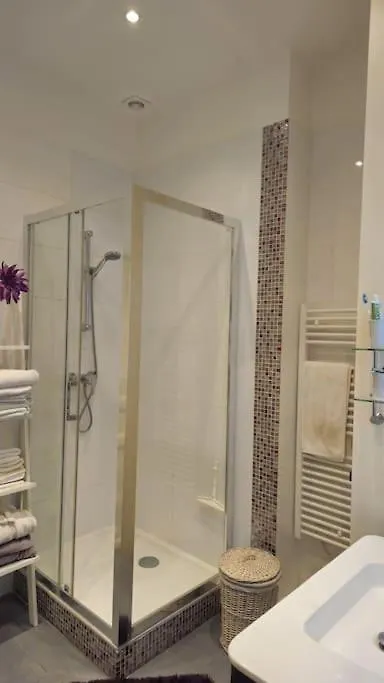Very Chic Flat Paris VI Francja